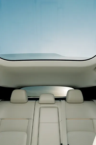 foto interior de los asientos del nissan leaf