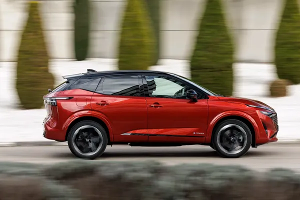 foto del nissan qashqai en marcha en la calle