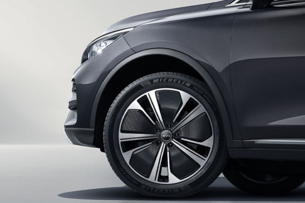 Detalle de llanta del BYD Tang segunda mano en gris