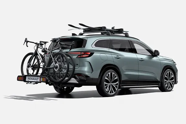 Foto trasera del Renault Espace con la baca instalada