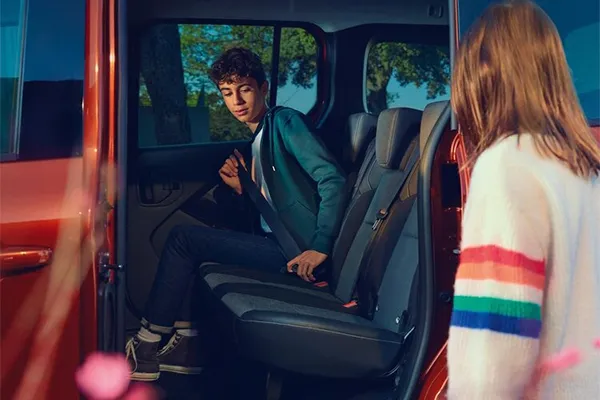 Renault Kangoo Stock VO interior niños
