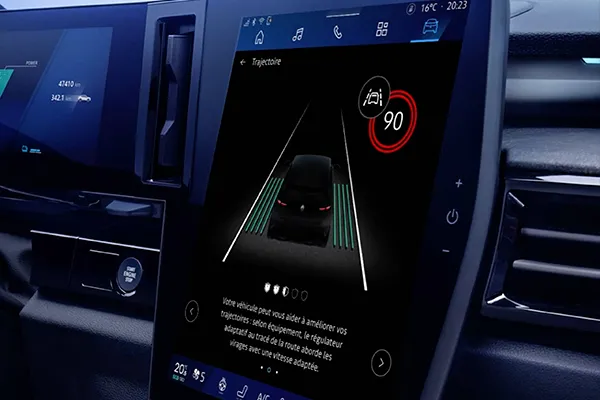 Foto detalle de la pantalla táctil del Renault Rafale