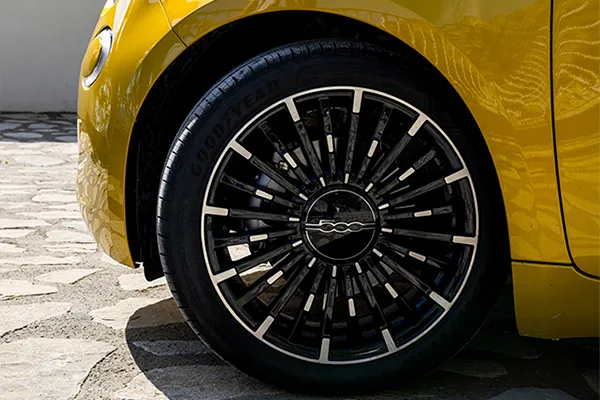Foto de la rueda del Fiat 500