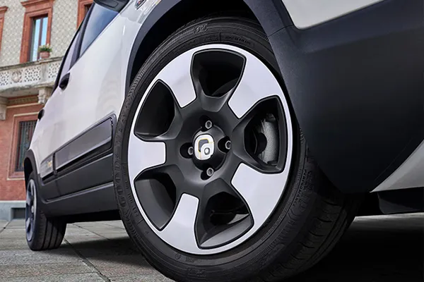 Foto de la rueda del Fiat Panda Pandina