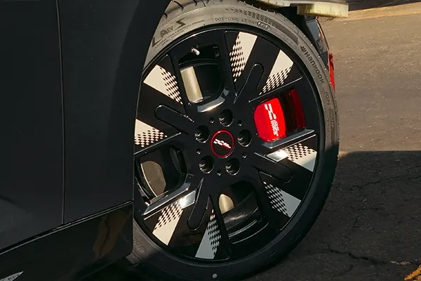 mini-jcw-stock-vo-rueda