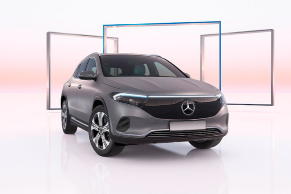 Mercedes EQB de ocasión en gris, vista frontal lateral del SUV eléctrico