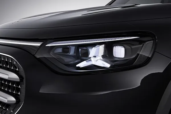Mercedes-Benz Stock VO Faros Foto detalle de los faros del Mercedes-Benz GLB