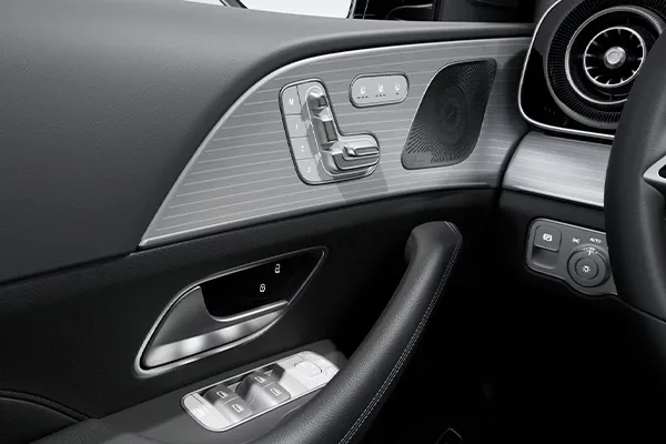 foto de la puerta del mercedes benz gle stock vo