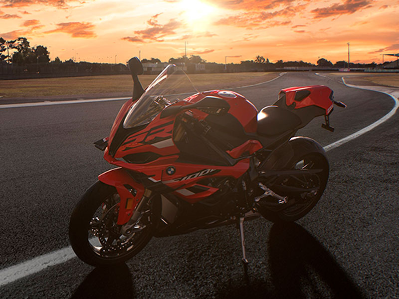 s-1000-rr-right BMW S 1000 RR